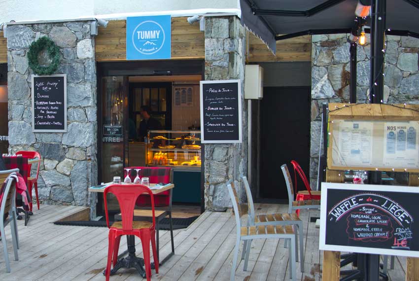 The snack restaurant and bar 'Tummy' in Tignes Val Claret